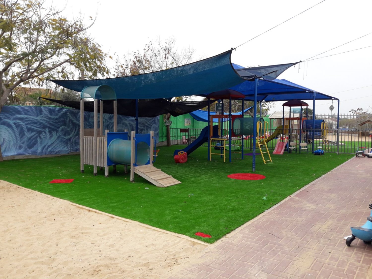 צמצום כמות החול בגנים