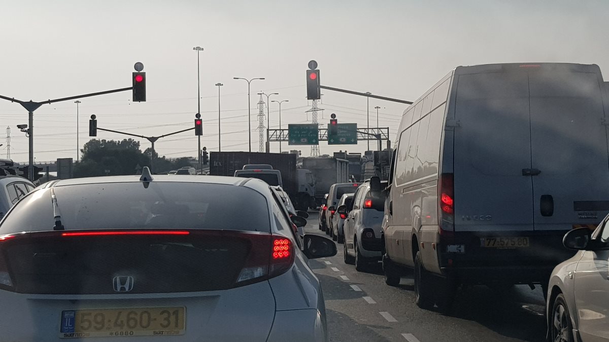 עומסי תנועה (צילום: אשדוד נט) עומסי תנועה (צילום: אשדוד נט)