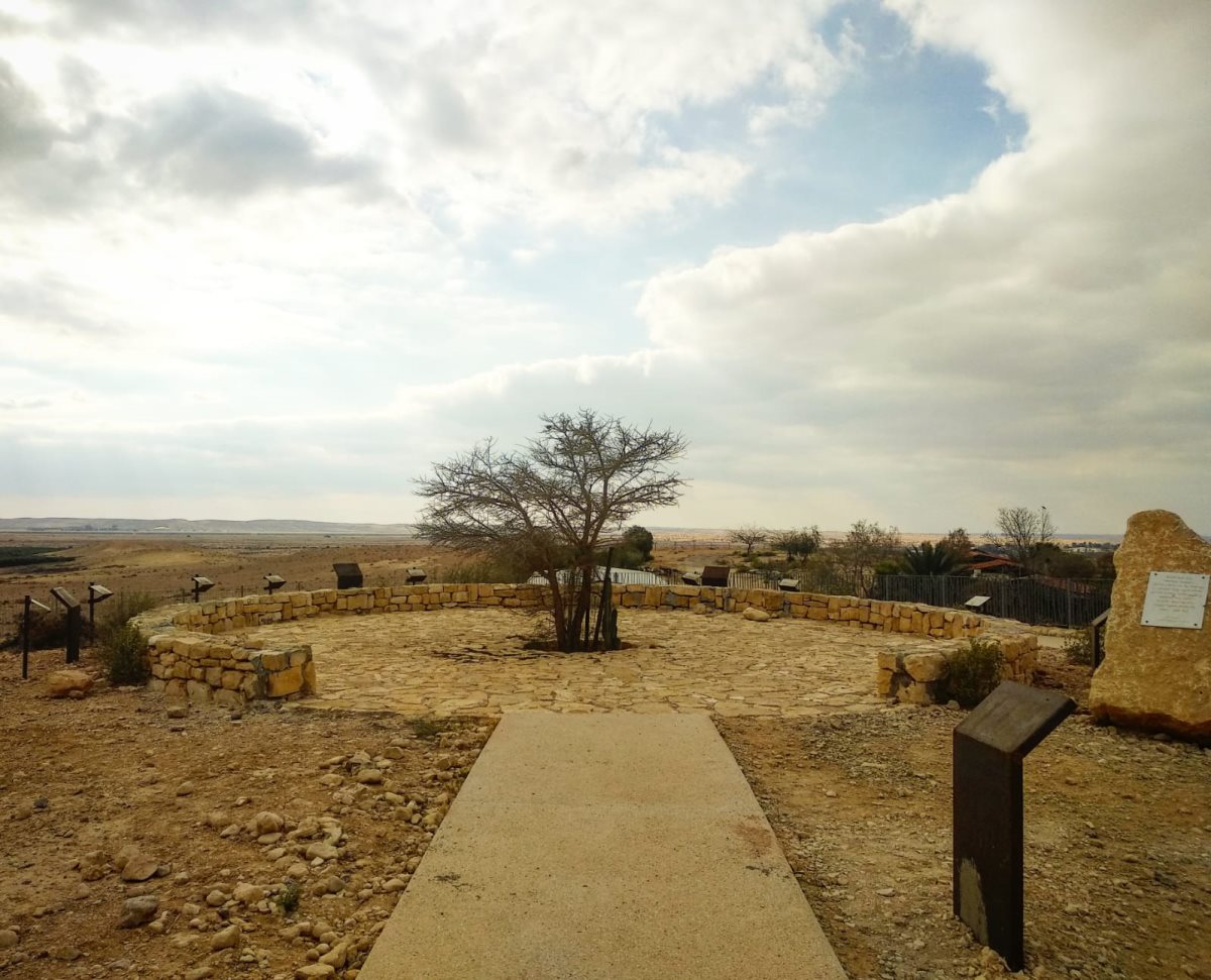 אנדרטת הקומנדו הצרפתי צילום דנה אבידן אנדרטת הקומנדו הצרפתי צילום דנה אבידן