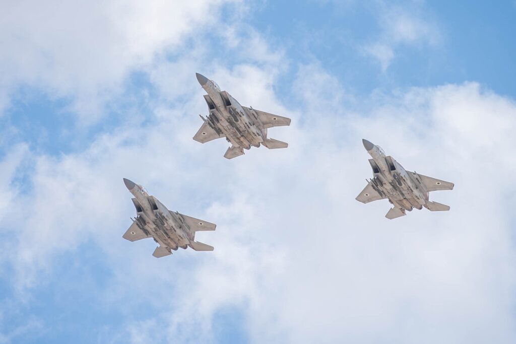 מטוסי F-15 &#39;בז&#39; במהלך מטס יום העצמאות | צילום: דובר צה&quot;ל