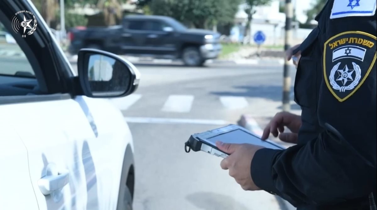 מבצע אכיפה בגן יבנה. מתוך סרטון דוברות המשטרה