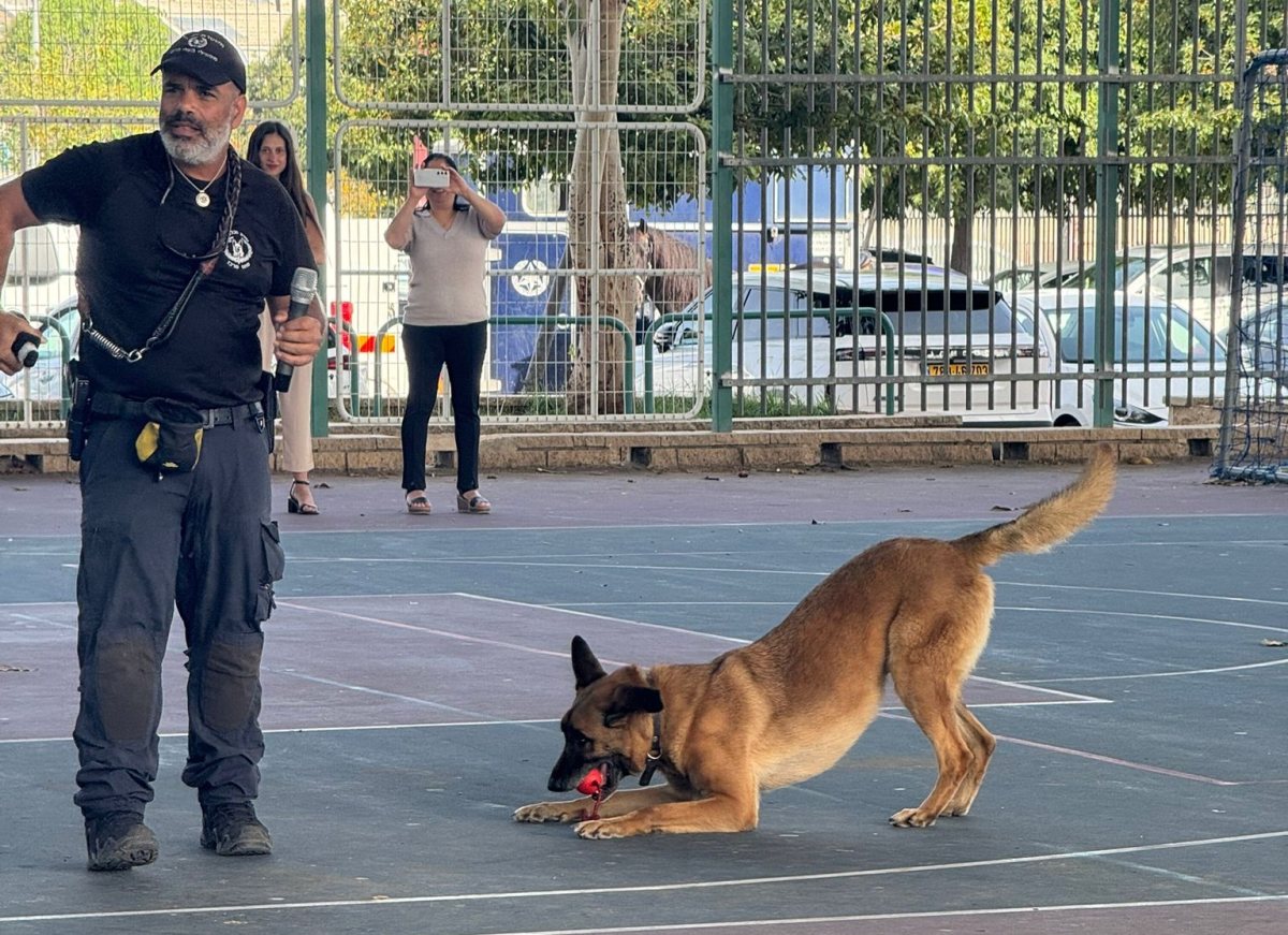 משטרת ישראל בביה"ס אילן רמון גן יבנה
