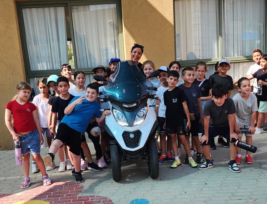 משטרת ישראל בביה"ס אילן רמון גן יבנה