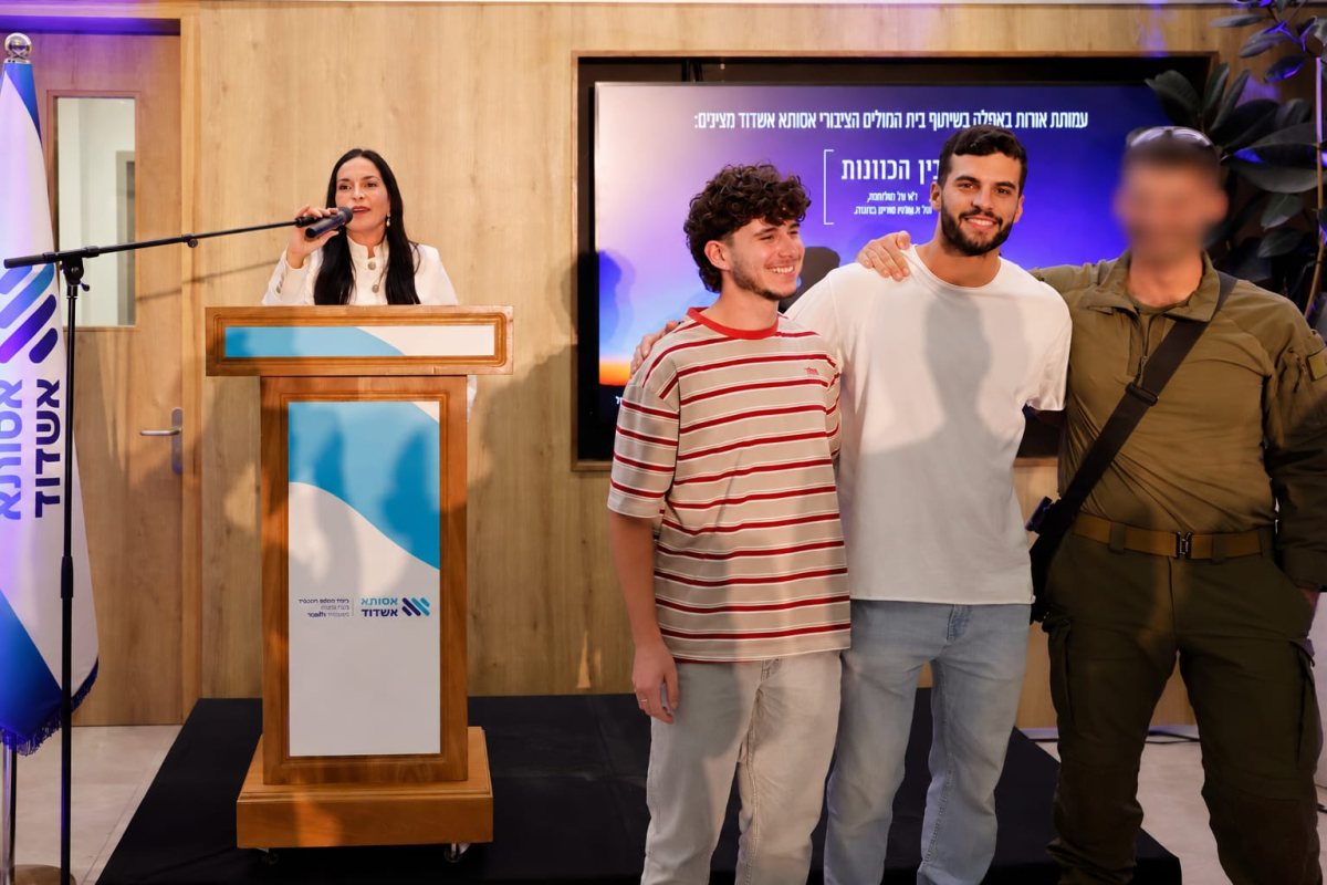 מימין: סרן א', דור בן עזרא, נועם לוי וד"ר גלית קאופמן (צילום: גיא יחיאלי)