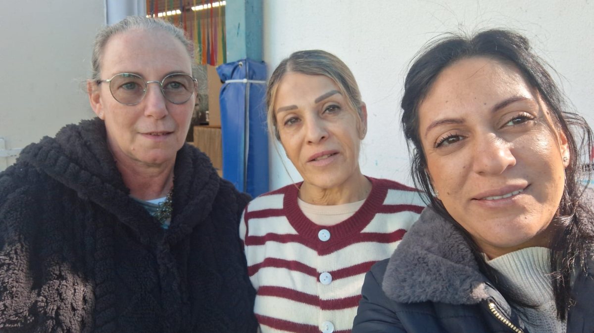 רוזי הגננת מימין וצוות הגן