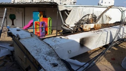 אשדוד,רובע ז'. מנוף נופל על גן ילדים