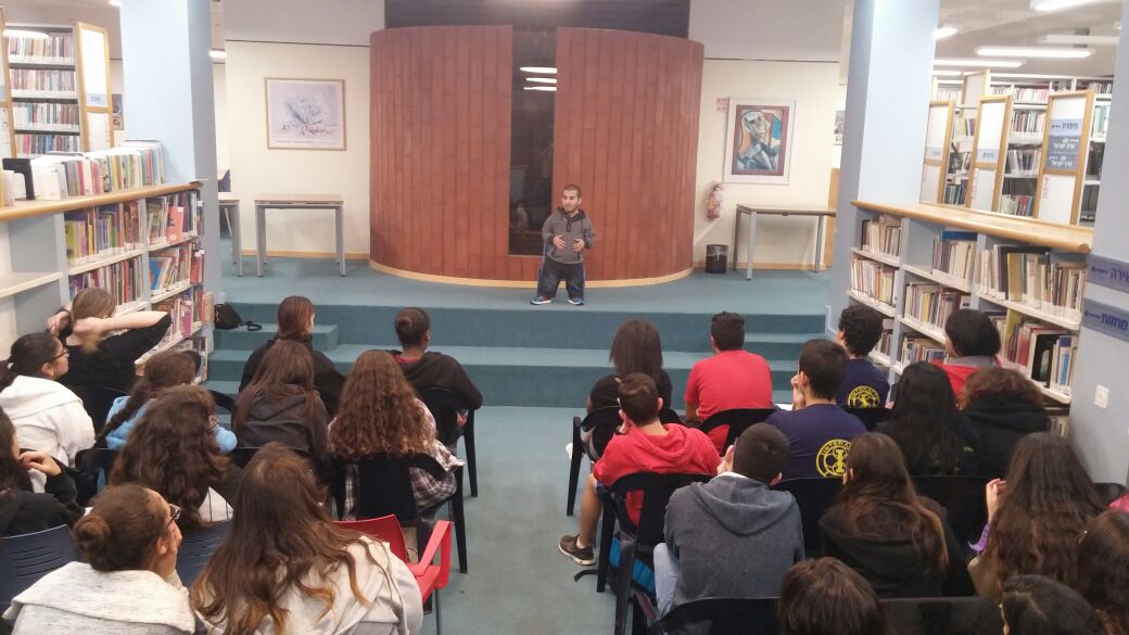 אלעד צפני מרצה בפני בני הנוער
