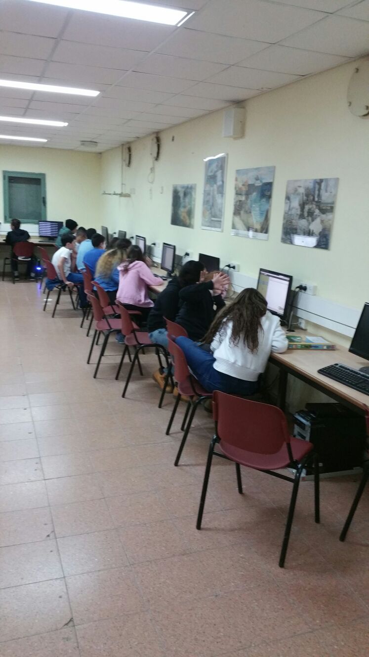 התלמידים בעבודה. צילום: דוברות מועצת גן יבנה