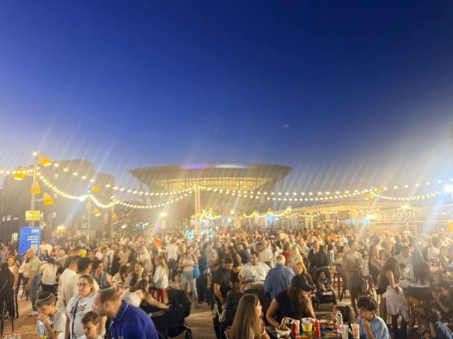 יריד האוכל של פסטיבל מרידיאנו (צילום: שמואל דוד)