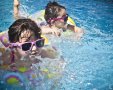 ילדות שוחות בבריכה, pixabay