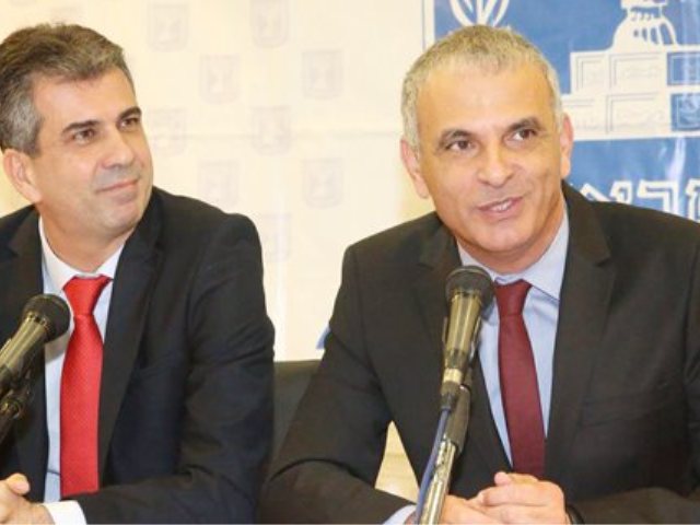 משה כחלון ואלי כהן. צילום: מוטי קמחי