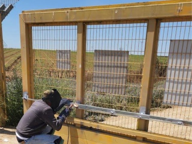 תיקון שער חשמלי באדיבות המצולם