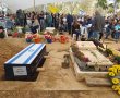 דרור אור ז"ל הובא למנוחות בקיבוץ בארי: אלפים ליוו בדרכו האחרונה את החטוף האחרון מהקיבוץ