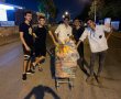 מרגש: נערים מתנועת בני עקיבא גן יבנה חילקו אתמול מצרכים למשפחות נזקקות ביישוב 