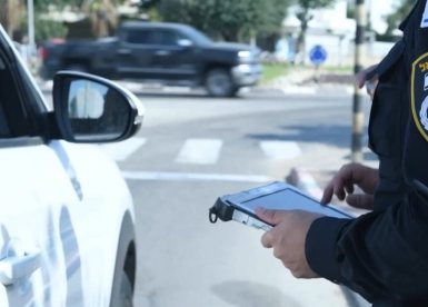 מבצע אכיפה בגן יבנה. מתוך סרטון דוברות המשטרה