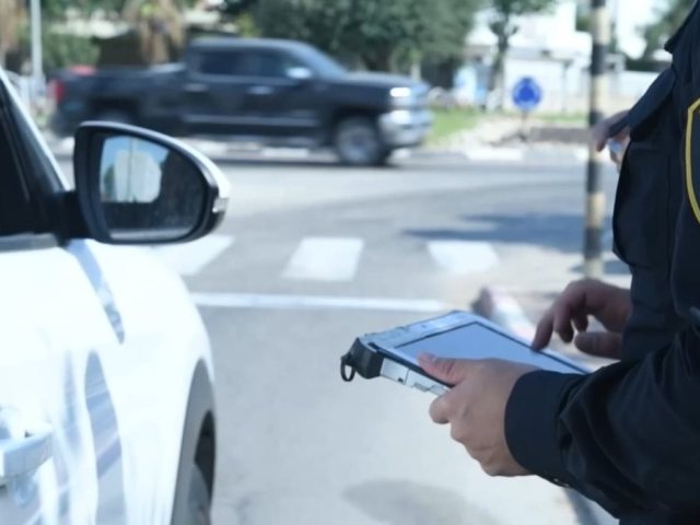 מבצע אכיפה בגן יבנה. מתוך סרטון דוברות המשטרה