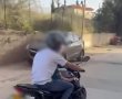 הלם: מרכיב תינוק בן שנה על אופנוע בירושלים | צפו