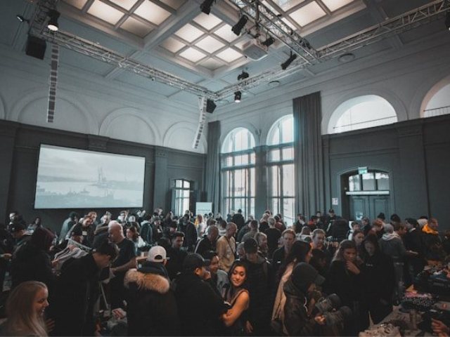 קרדיט-Photo by Jakob Dalbjörn on Unsplash